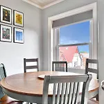 Apartment Victoria With Free Parking